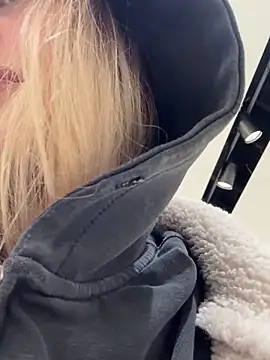 Blonde_exe naked strip on webcam for live sex chat