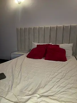 Mia_Roswell naked strip on webcam for live sex chat