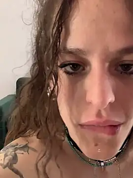 4lien naked strip on webcam for live sex chat