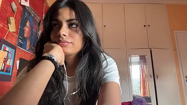 JenniRoutt naked strip on webcam for live sex chat