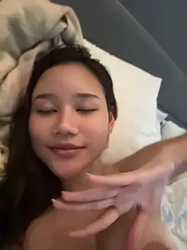 SweetThaiGirlfriend naked strip on webcam for live sex chat