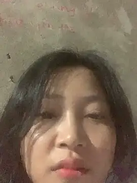 Hinami-lo naked strip on webcam for live sex chat