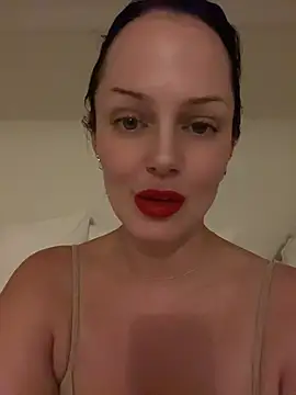 Molotovmami naked strip on webcam for live sex chat