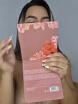 CelesteBlaze_ naked strip on webcam for live sex chat