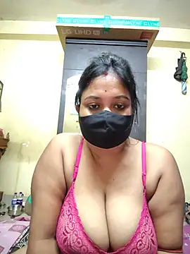 Curvy_Trisha naked strip on webcam for live sex chat