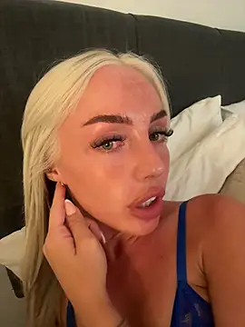 Livsaphire naked strip on webcam for live sex chat